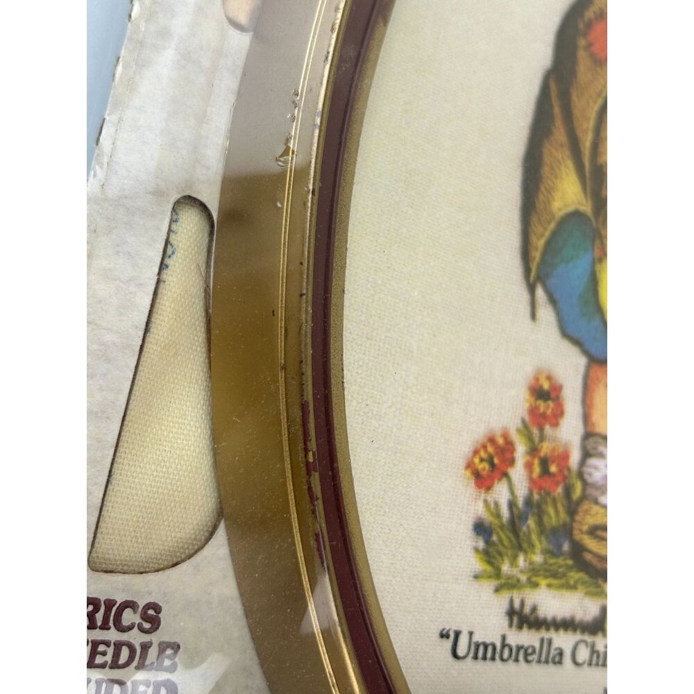 Gallery Crafts Hummel Stitchery Crewel Kit Frame Included 1976 Umbrella Children - Picture 14 of 16